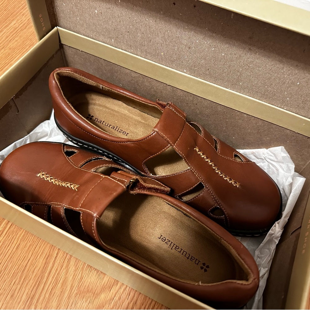 Women’s Naturalizer Marsen Cavalier T-Strap Size 7 Brown Leather Comfort Shoes - Picture 2 of 7